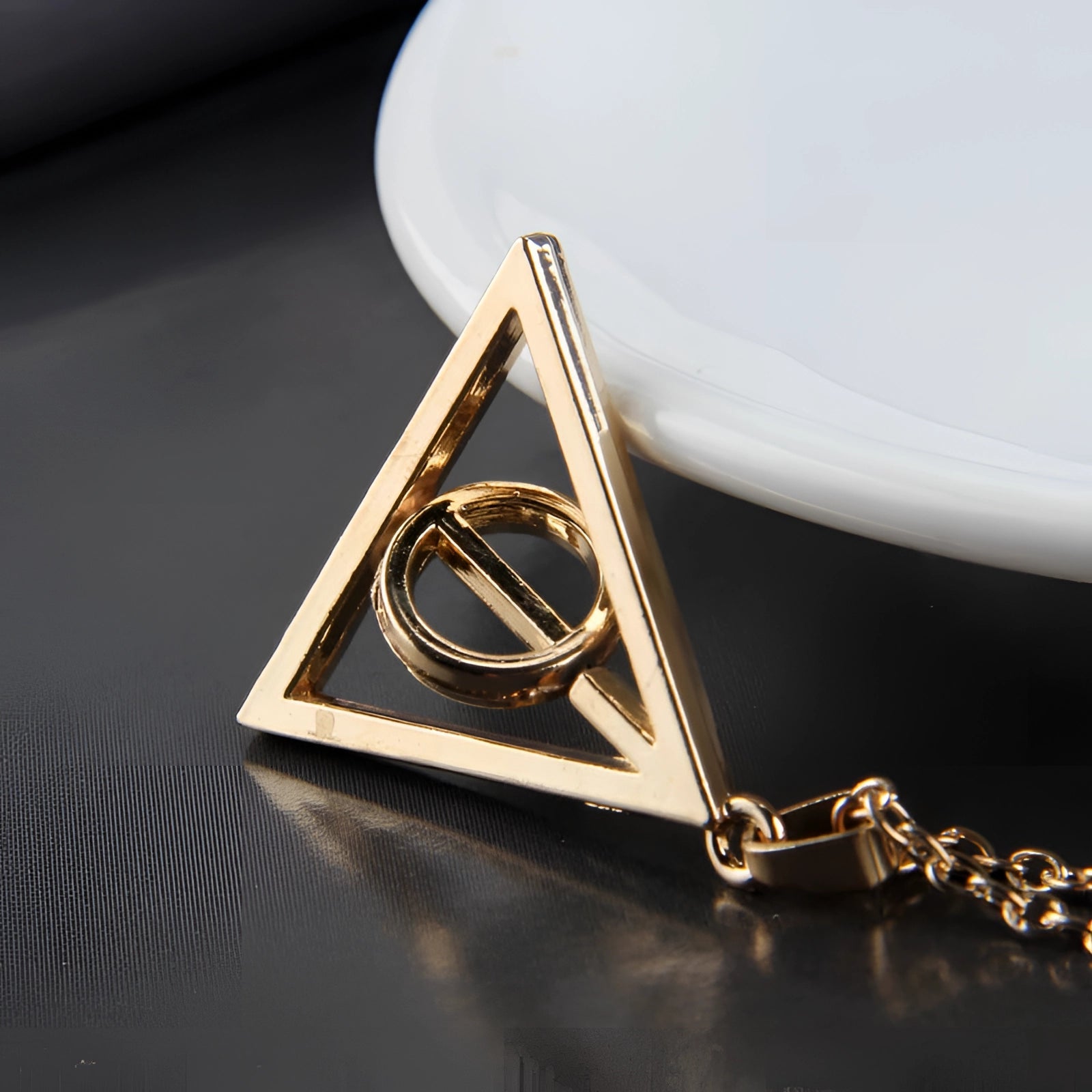 KleaLine™ Triangle Pendant — Sculptural Minimalist Elegance
