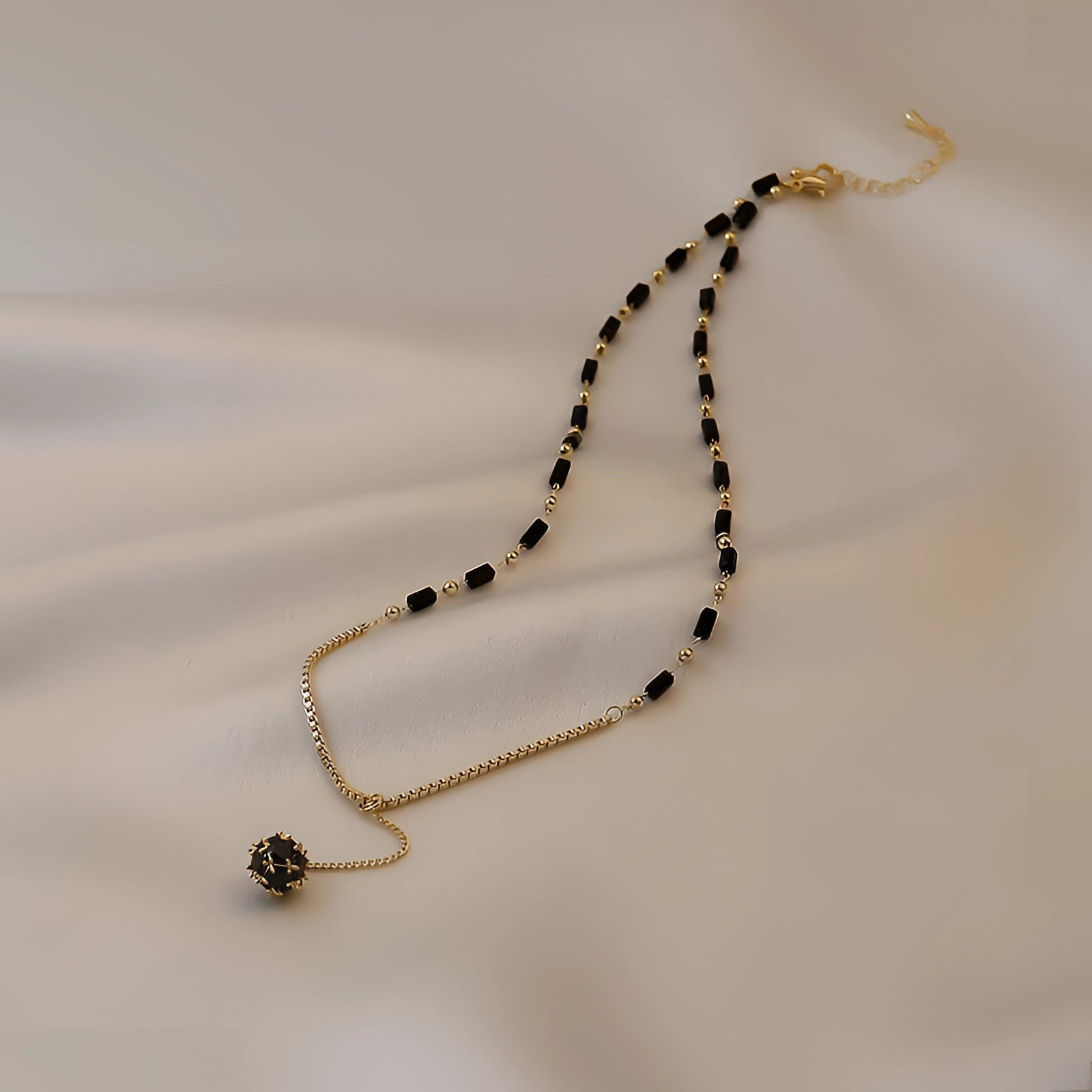 OnyxLure™ Pendant Necklace — Understated Glow of Confidence